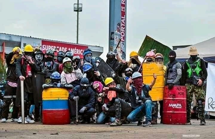 La Primera Línea en el Portal de la Resistencia 